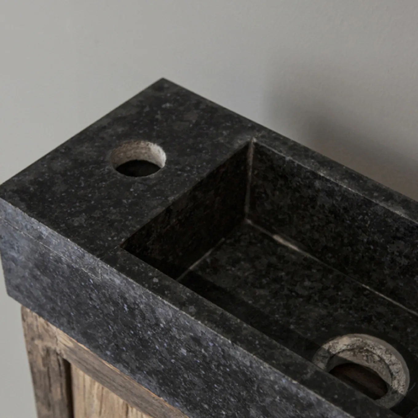 Badschrank mit Gästewaschbecken