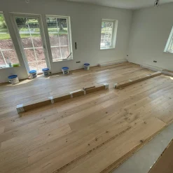 Eiche Landhausdiele rustikal astig gebürstet Rohoptik geölt