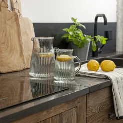 Kanne Glas gestreift