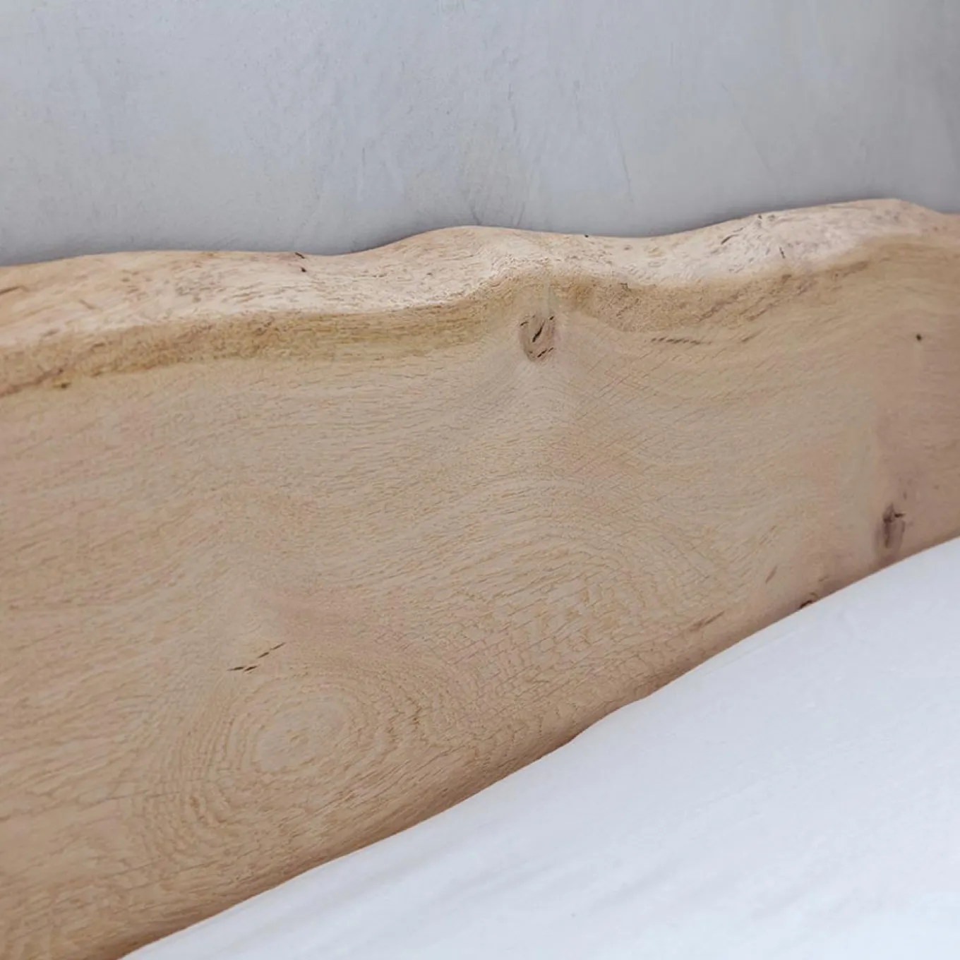 Massivholzbett Eiche Baumkante