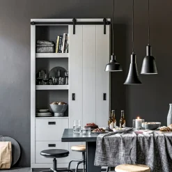 Schrank mit Schiebetor