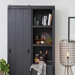 Schrank mit Schiebetor