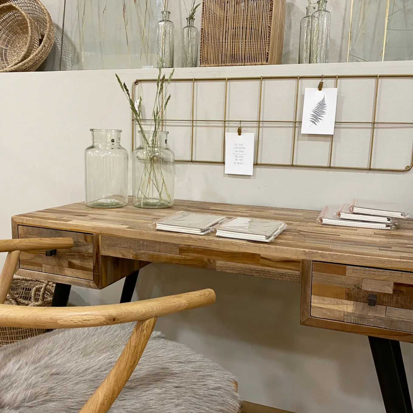 Schreibtisch mit 2 Schubladen