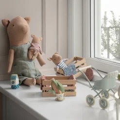 Schwein in der Box - Mädchen