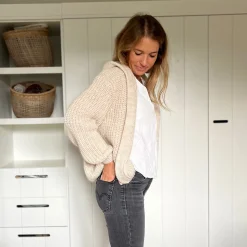 Strickjacke mit Kapuze