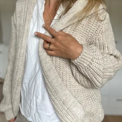 Strickjacke mit Kapuze