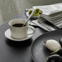 Tasse Steingut mit Unterteller