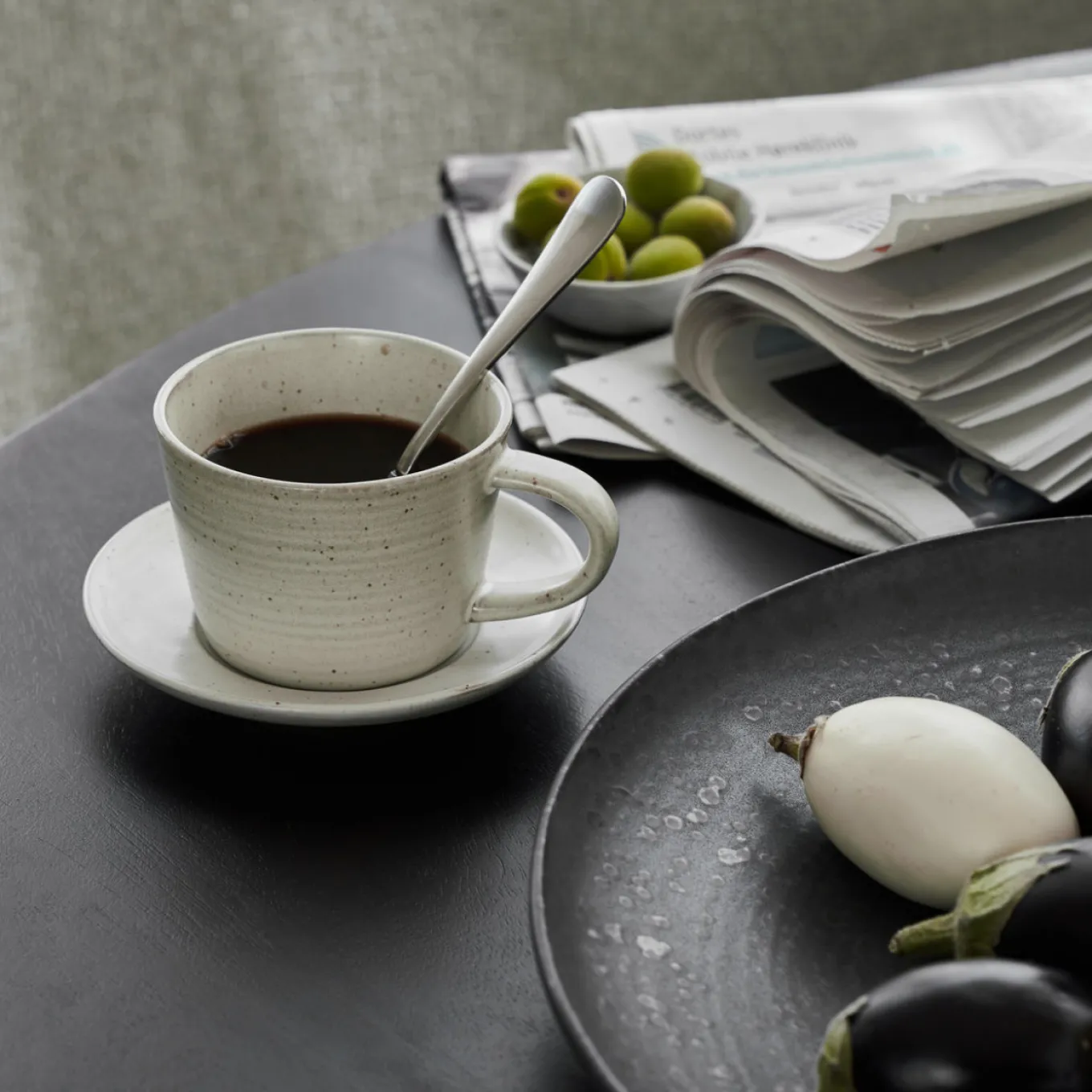 Tasse Steingut mit Unterteller